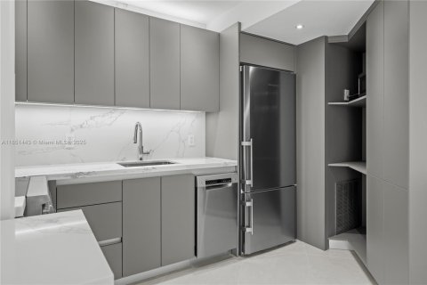 Condo in Miami, Florida, 2 bedrooms № 1962157 - photo 7