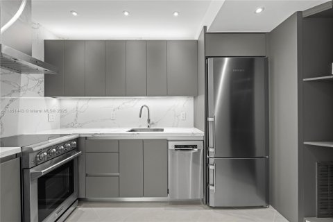 Condo in Miami, Florida, 2 bedrooms № 1962157 - photo 6