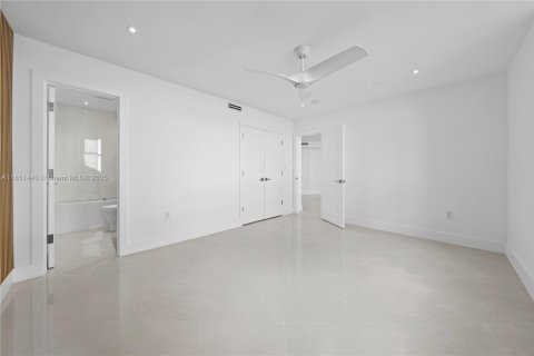 Condo in Miami, Florida, 2 bedrooms № 1962157 - photo 14