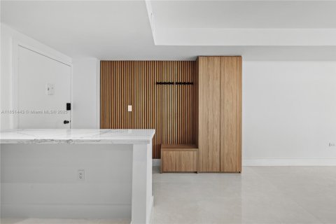 Condo in Miami, Florida, 2 bedrooms № 1962157 - photo 9