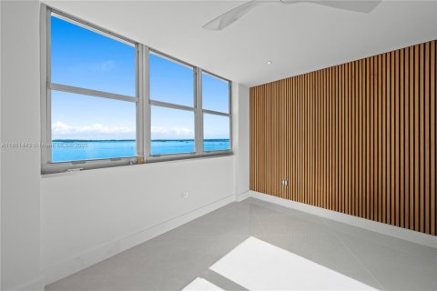 Condo in Miami, Florida, 2 bedrooms № 1962157 - photo 2