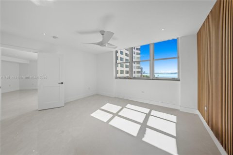 Condo in Miami, Florida, 2 bedrooms № 1962157 - photo 4