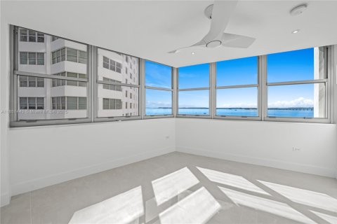 Condo in Miami, Florida, 2 bedrooms № 1962157 - photo 18