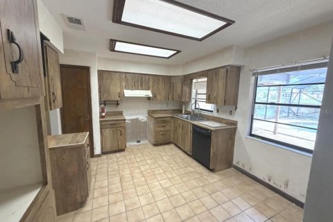 House in Port Orange, Florida 3 bedrooms, 154.78 sq.m. № 2393987 - photo 9