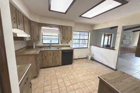 House in Port Orange, Florida 3 bedrooms, 154.78 sq.m. № 2393987 - photo 12