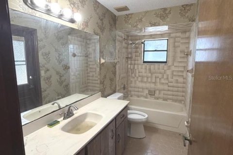 House in Port Orange, Florida 3 bedrooms, 154.78 sq.m. № 2393987 - photo 30