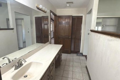House in Port Orange, Florida 3 bedrooms, 154.78 sq.m. № 2393987 - photo 23