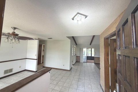 House in Port Orange, Florida 3 bedrooms, 154.78 sq.m. № 2393987 - photo 3