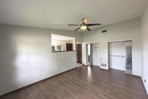 House in Port Orange, Florida 3 bedrooms, 154.78 sq.m. № 2393987 - photo 19