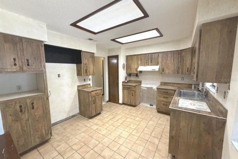 House in Port Orange, Florida 3 bedrooms, 154.78 sq.m. № 2393987 - photo 10