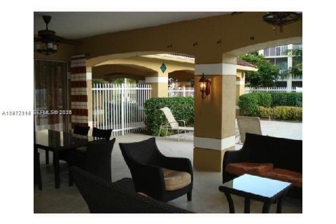 Condo in Hollywood, Florida, 2 bedrooms  № 2042434 - photo 2