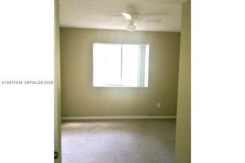 Condo in Hollywood, Florida, 2 bedrooms  № 2042434 - photo 11