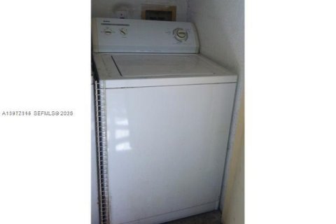 Condo in Hollywood, Florida, 2 bedrooms  № 2042434 - photo 14