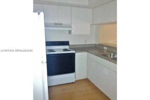 Condo in Hollywood, Florida, 2 bedrooms  № 2042434 - photo 7