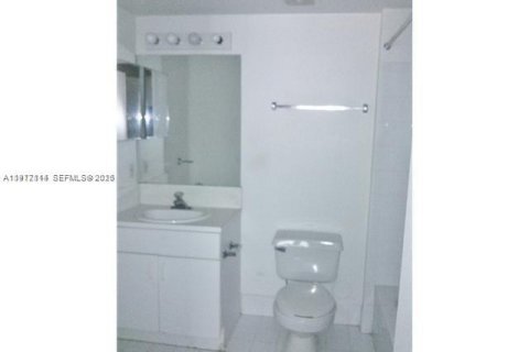 Condo in Hollywood, Florida, 2 bedrooms  № 2042434 - photo 9