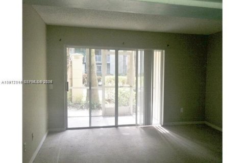 Condo in Hollywood, Florida, 2 bedrooms  № 2042434 - photo 8