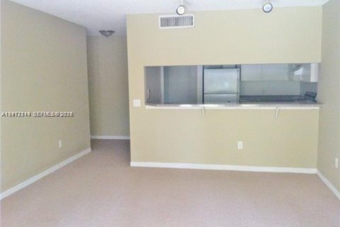 Condo in Hollywood, Florida, 2 bedrooms  № 2042434 - photo 5