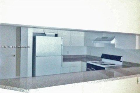 Condo in Hollywood, Florida, 2 bedrooms  № 2042434 - photo 6