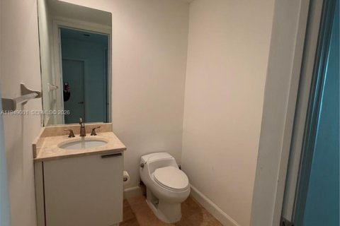 Condo in North Miami, Florida, 2 bedrooms  № 2004839 - photo 9