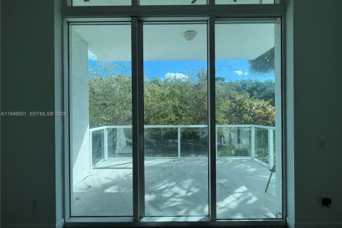 Condo in North Miami, Florida, 2 bedrooms  № 2004839 - photo 15