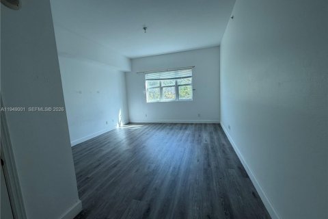 Condo in North Miami, Florida, 2 bedrooms  № 2004839 - photo 7
