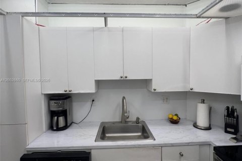 Condo in Sunny Isles Beach, Florida, 2 bedrooms № 2069111 - photo 6