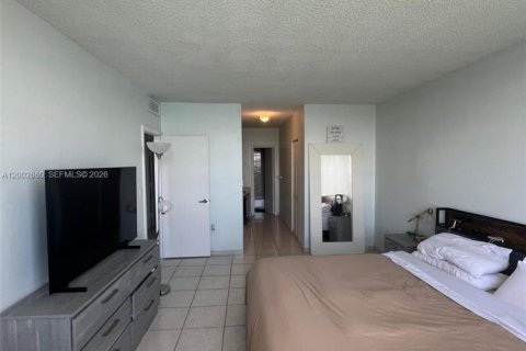 Condo in Sunny Isles Beach, Florida, 2 bedrooms № 2069111 - photo 14