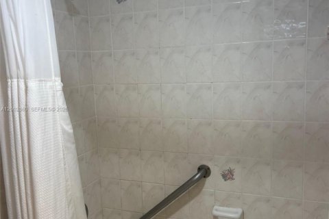 Condo in Sunny Isles Beach, Florida, 2 bedrooms № 2069111 - photo 17