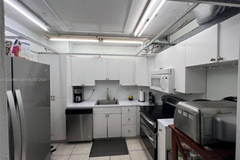 Condo in Sunny Isles Beach, Florida, 2 bedrooms № 2069111 - photo 4