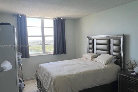 Condo in Sunny Isles Beach, Florida, 2 bedrooms № 2069111 - photo 8