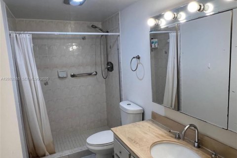Condo in Sunny Isles Beach, Florida, 2 bedrooms № 2069111 - photo 9