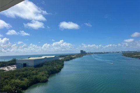 Condo in Sunny Isles Beach, Florida, 2 bedrooms № 2069111 - photo 2