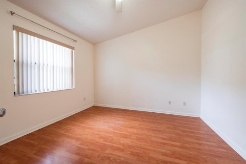 Снять в аренду квартиру в Корал-Спрингс, Флорида 3 комнаты, 92.44м2, № 2084470 - фото 7