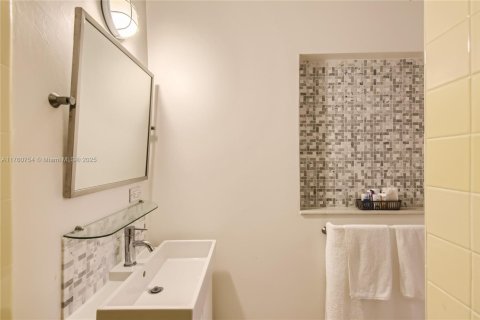 Снять в аренду виллу или дом в Лодердейл-бай-те-Си, Флорида 2 спальни, 167.5м2, № 1934508 - фото 28