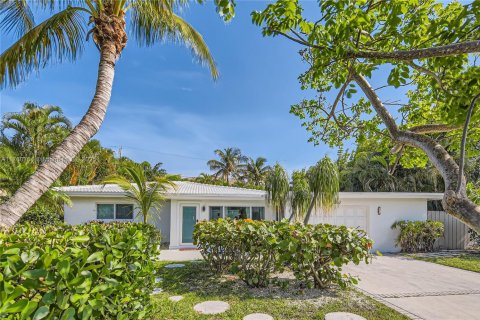 Снять в аренду виллу или дом в Лодердейл-бай-те-Си, Флорида 2 спальни, 167.5м2, № 1934508 - фото 3