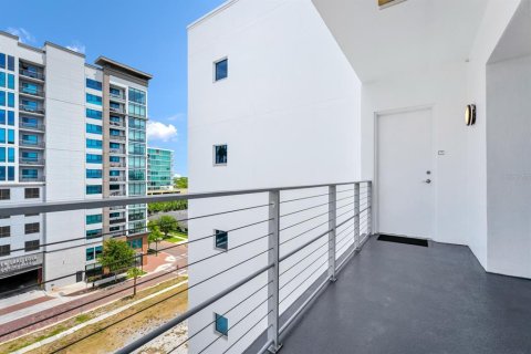 Copropriété à louer à Orlando, Floride: 3 chambres, 175.03 m2 № 2430401 - photo 4