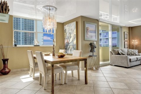 Condominio en venta en Hallandale Beach, Florida, 2 dormitorios, 126.35 m2 № 1890054 - foto 20