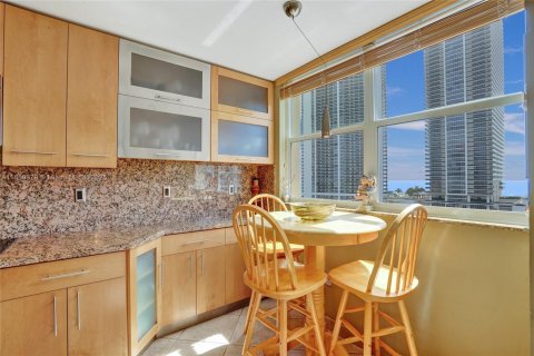 Condominio en venta en Hallandale Beach, Florida, 2 dormitorios, 126.35 m2 № 1890054 - foto 23