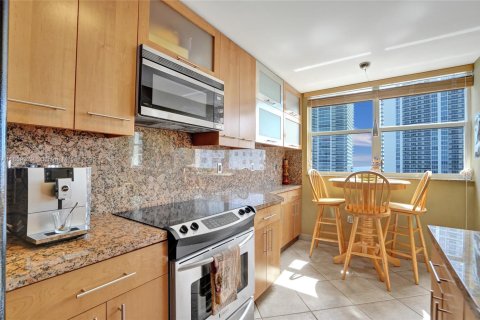 Condominio en venta en Hallandale Beach, Florida, 2 dormitorios, 126.35 m2 № 1890054 - foto 16