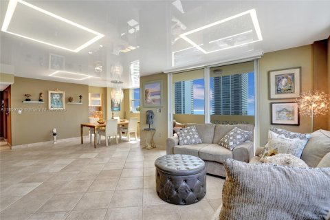 Condominio en venta en Hallandale Beach, Florida, 2 dormitorios, 126.35 m2 № 1890054 - foto 12