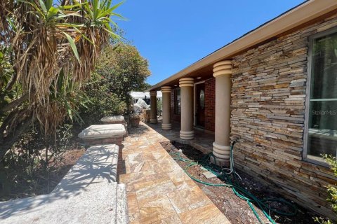 House in Tampa, Florida 3 bedrooms, 133.78 sq.m. № 1901314 - photo 3