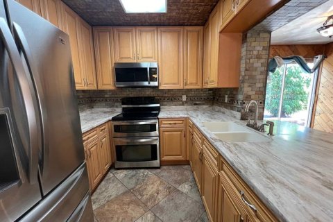 House in Tampa, Florida 3 bedrooms, 133.78 sq.m. № 1901314 - photo 8