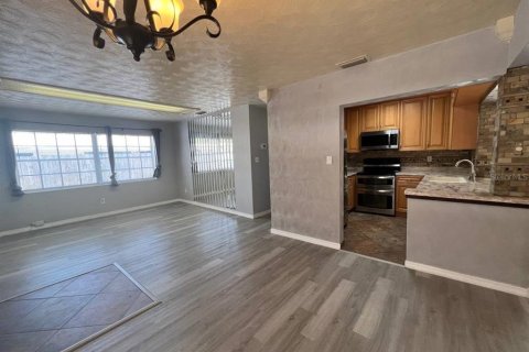 House in Tampa, Florida 3 bedrooms, 133.78 sq.m. № 1901314 - photo 5