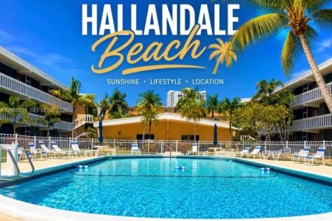Condo in Hallandale Beach, Florida, 1 bedroom  № 2399674 - photo 11