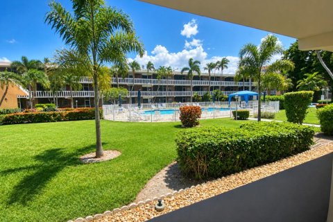 Condo in Hallandale Beach, Florida, 1 bedroom № 2399674