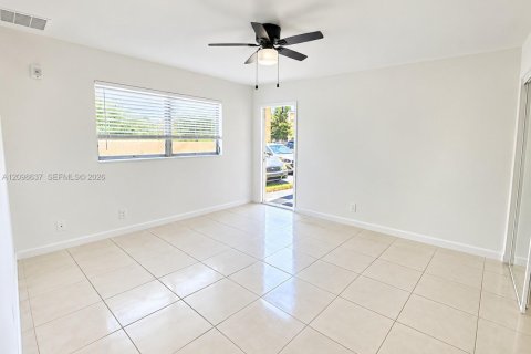 Condo in Hallandale Beach, Florida, 1 bedroom  № 2399674 - photo 5