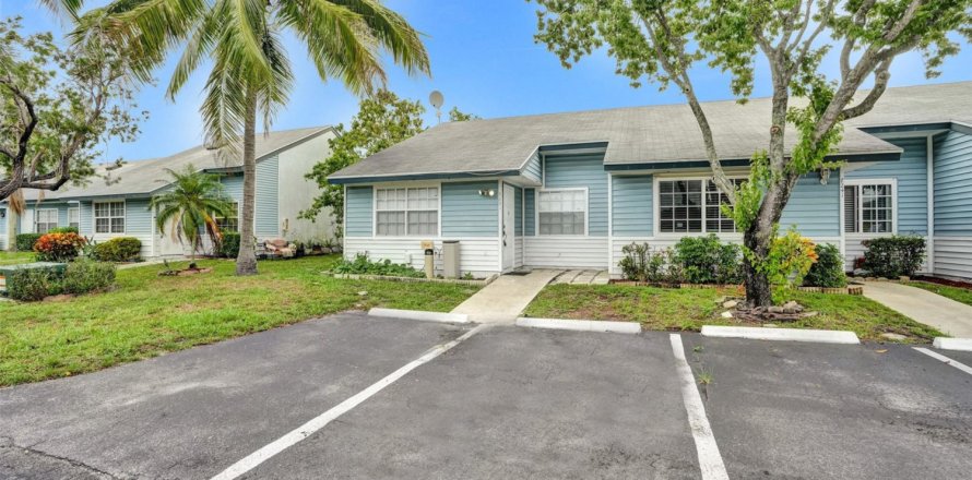 Townhouse in North Lauderdale, Florida 2 bedrooms, 88.81 sq.m. № 1228606