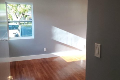 House in Miami Shores, Florida 2 bedrooms, 151.24 sq.m. № 1752871 - photo 18