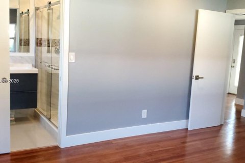 House in Miami Shores, Florida 2 bedrooms, 151.24 sq.m. № 1752871 - photo 14