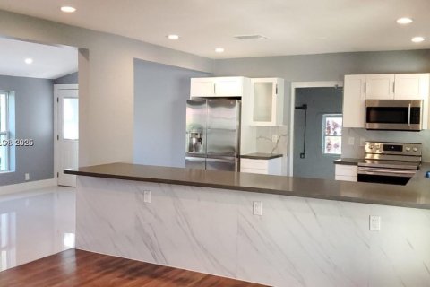 House in Miami Shores, Florida 2 bedrooms, 151.24 sq.m. № 1752871 - photo 8